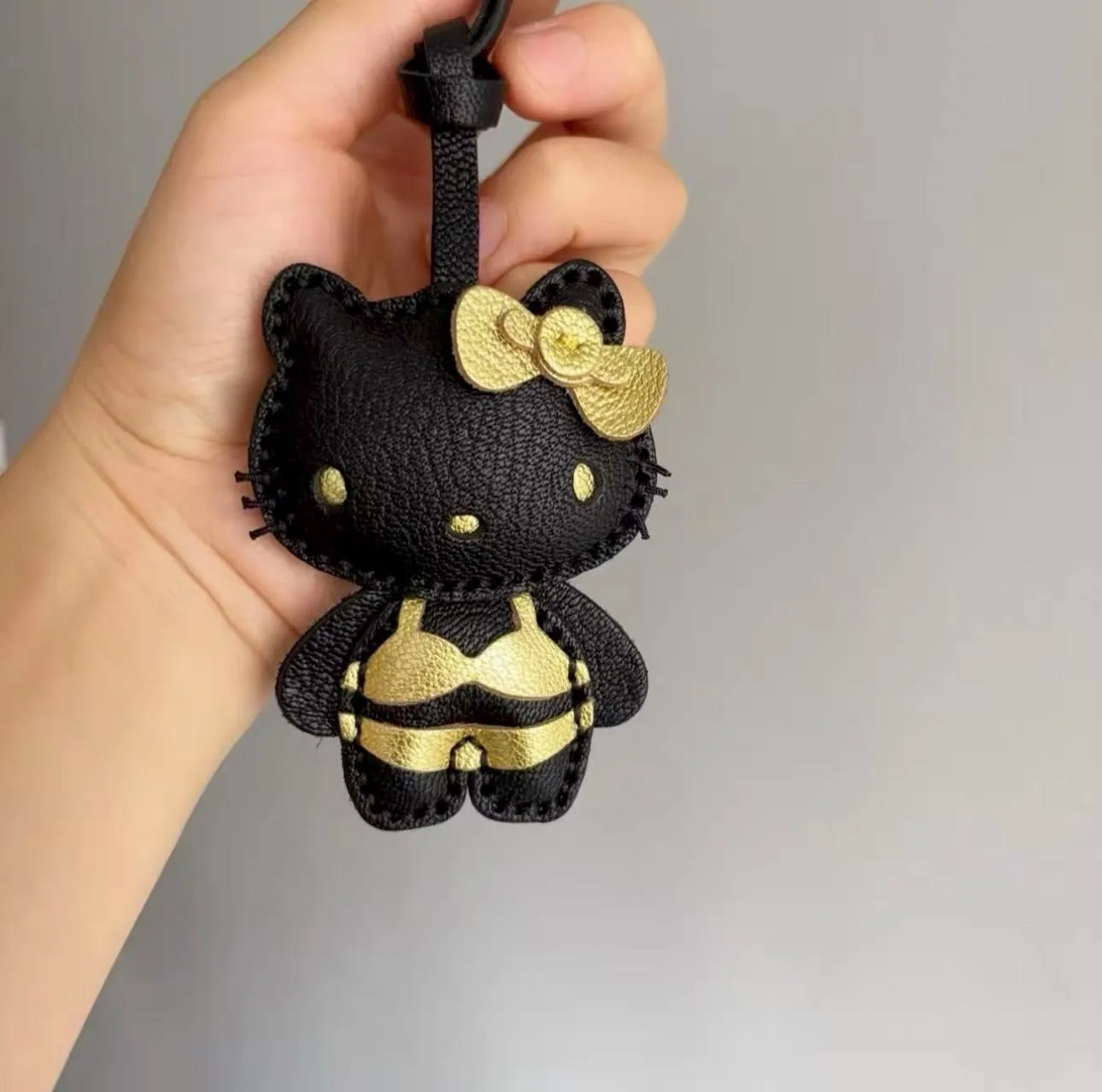 Pingente de Bolsa de Couro com - Hi Tech Accessories avaliação e preço